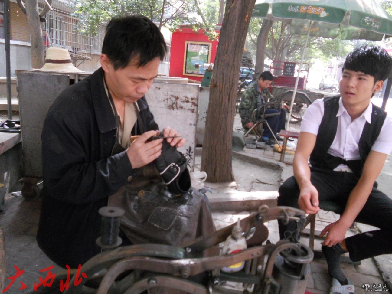 人生沒(méi)有終點(diǎn)：36歲拜師學(xué)藝的修鞋匠老李