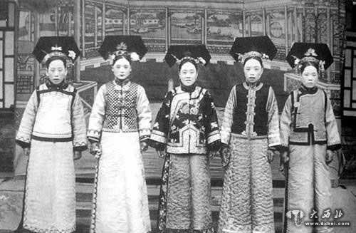老照片中的滿(mǎn)清美女