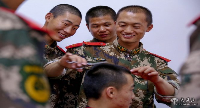 森警戰士全立志：“偷學(xué)”媽媽技藝服務(wù)他人