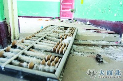 玉門(mén)廢棄的幼兒園教室