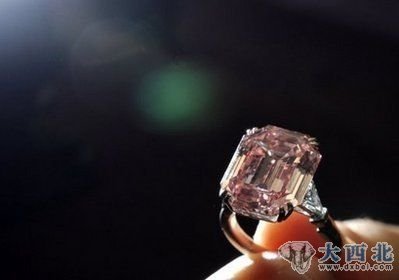 鉆石價(jià)格一年漲五次大漲45% 一顆鉆石兩年賺6萬(wàn)