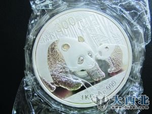 假熊貓紀念銀幣2011版