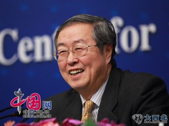 周小川聽(tīng)取記者提問(wèn) 中國網(wǎng) 宗超