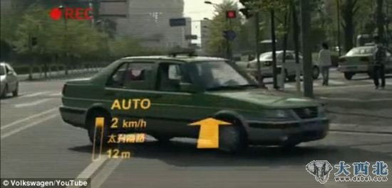 懸浮車(chē)裝有車(chē)載電腦，負責調整行進(jìn)速度，避免發(fā)生相撞事故
