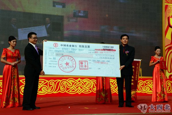 萬(wàn)達集團向鄭州市二七區慈善總會(huì )捐贈50萬(wàn)元支持慈善事業(yè)。