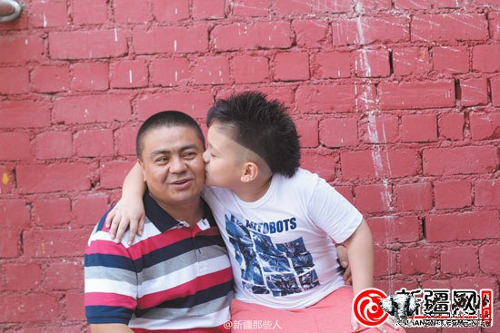 25歲小伙微博圖說(shuō)新疆人走紅網(wǎng)絡(luò )/圖 25歲小伙微博圖說(shuō)新疆人走紅網(wǎng)絡(luò )/圖