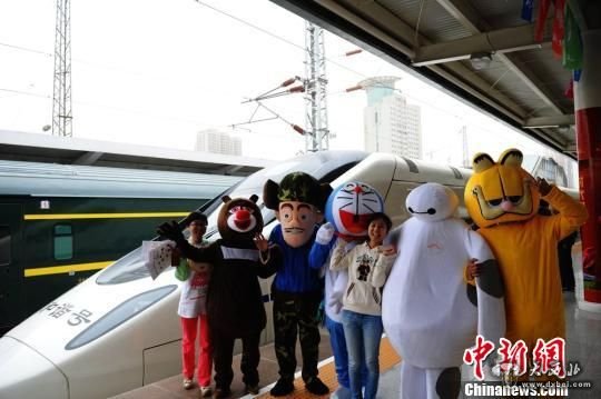 "光頭強、大白"助陣蘭州鐵路局絲路旅游列車(chē)開(kāi)行