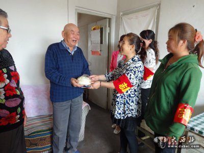 苑社區開(kāi)展慶中秋節迎國慶慰問(wèn)活動(dòng)