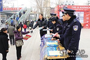 蘭州警方組織開(kāi)展“110宣傳日”宣傳活動(dòng)
