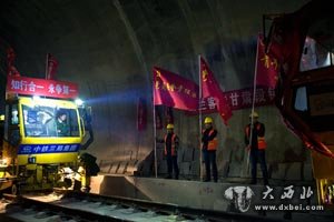 寶蘭客專(zhuān)甘肅段全線(xiàn)鋪軌貫通