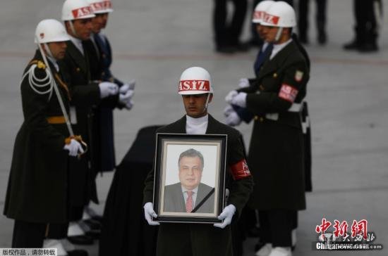 　當地時(shí)間2016年12月20日，土耳其安卡拉，遇刺身亡的俄羅斯駐土耳其大使卡爾洛夫的遺體將搭載飛機返回俄羅斯。