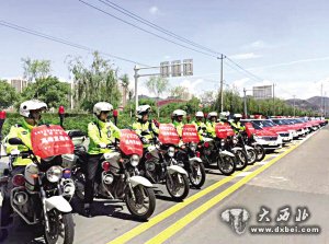 東崗交警“高考直通車(chē)”發(fā)車(chē)啦！