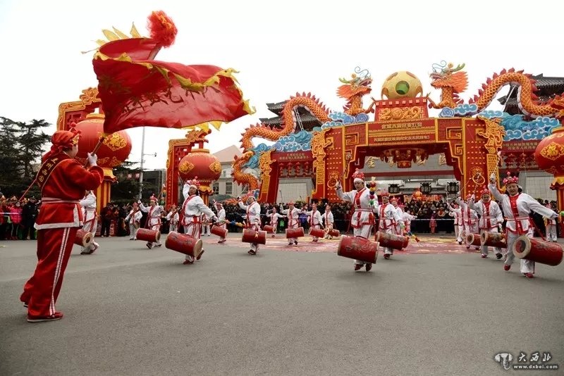 【網(wǎng)絡(luò )祝年】“鼓舞盛世”鑼鼓表演大賽擂響西固