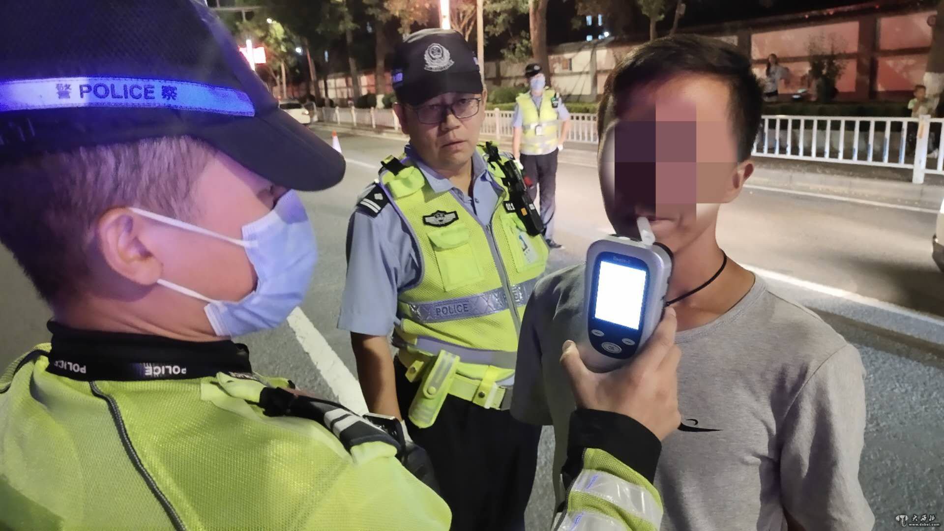 安寧交警查獲一駕校教