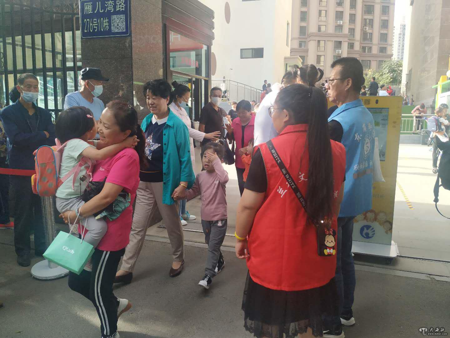 愛(ài)心護學(xué)崗鋪就安全路