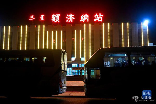 額濟納旗首批滯留游客