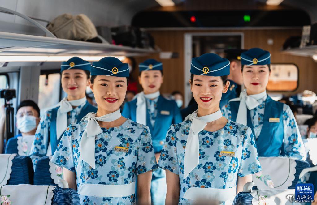 中老鐵路列車(chē)員制服發(fā)
