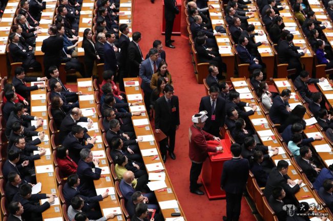中國的民主走出一條成