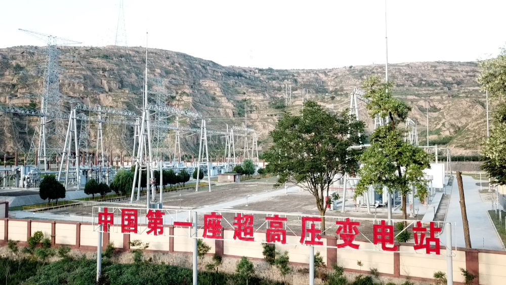 我國首條超高壓輸電線(xiàn)