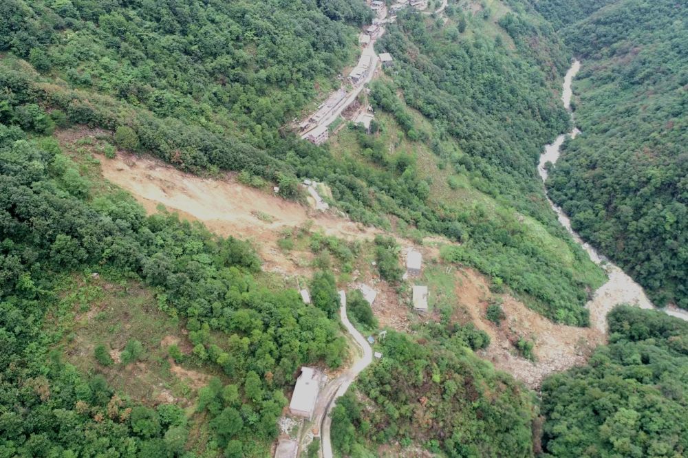 甘肅隴南強降雨致6人遇
