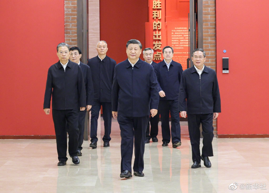 習近平帶領(lǐng)中共中央政