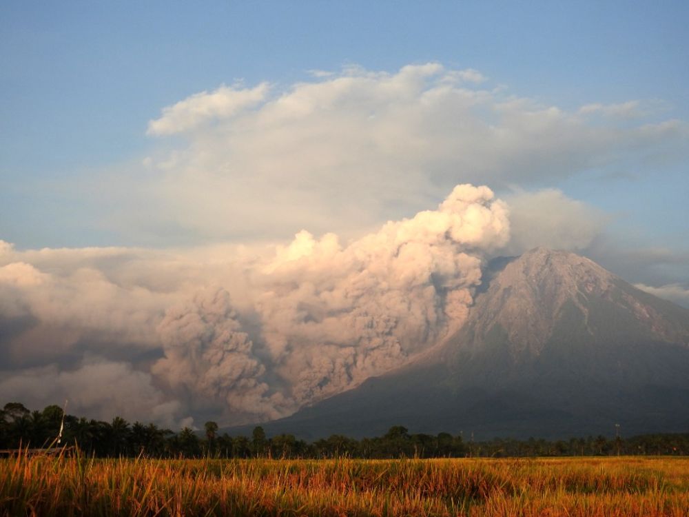 印尼火山繼續噴發(fā)警惕