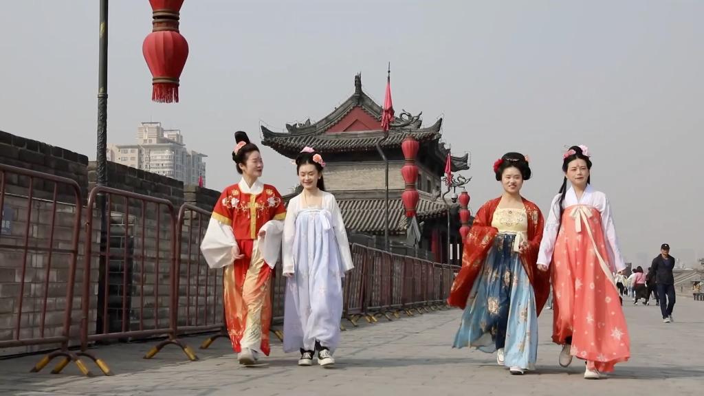 陜西：建設一線(xiàn)迎接暖