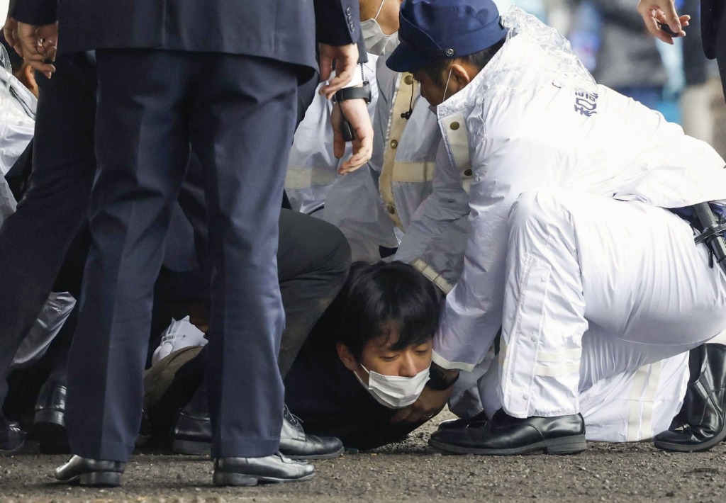 警方調查向日本首相投