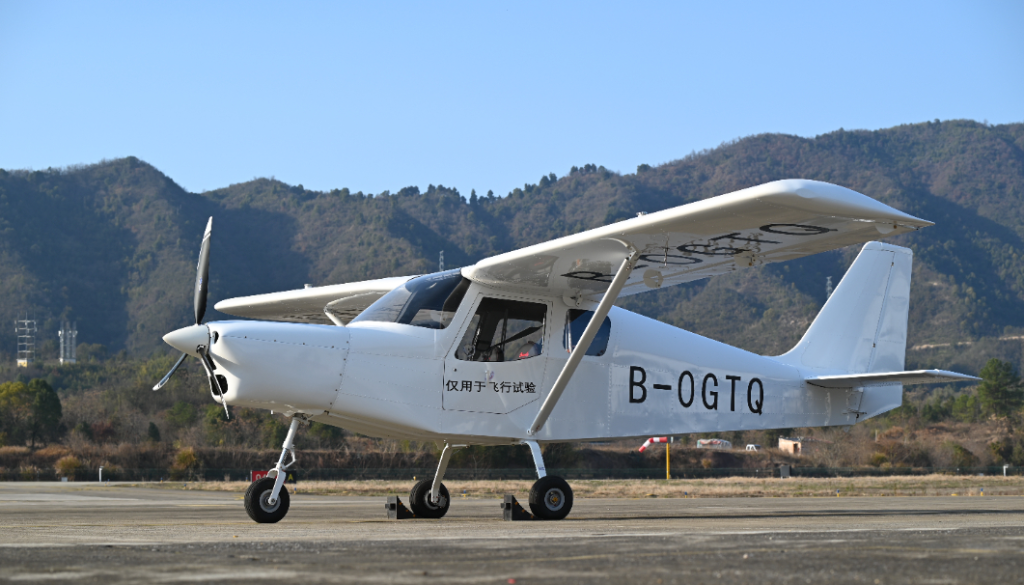 國產(chǎn)電動(dòng)飛機AG60E成功