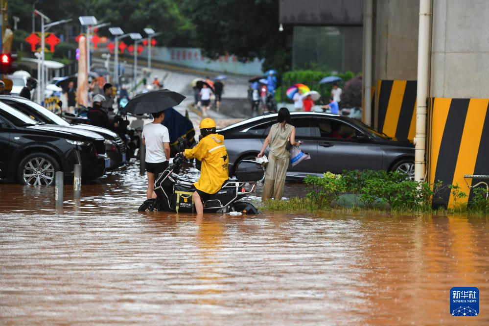 湖南長(cháng)沙遭遇強降雨