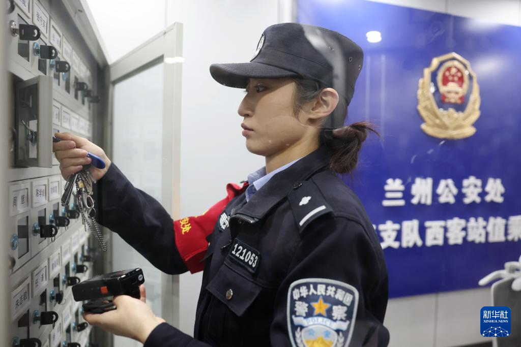 蘭州鐵路公安“鏗鏘玫瑰”護旅途